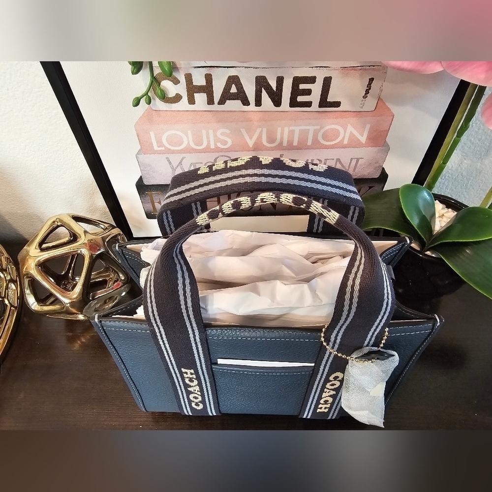 Coach Leather Smith Tote 24 with Striped Handles. - Picture 9 of 11
